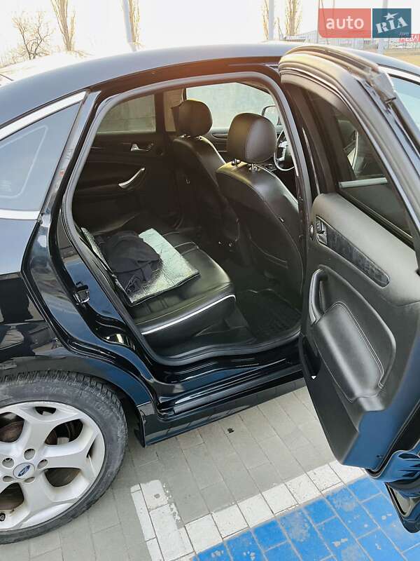 Седан Ford Mondeo 2011 в Первомайске