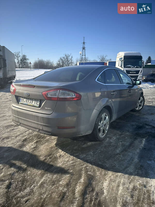 Седан Ford Mondeo 2013 в Львове