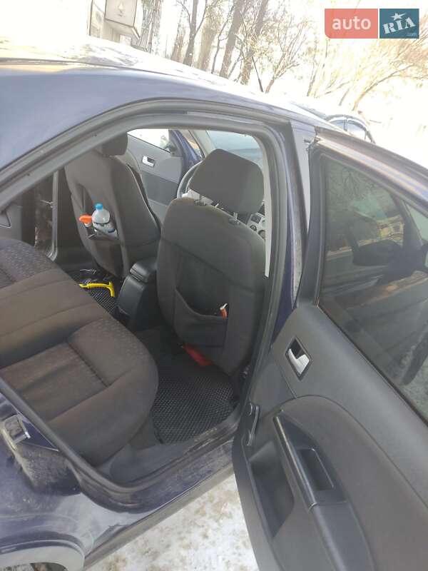 Ліфтбек Ford Mondeo 2001 в Павлограді