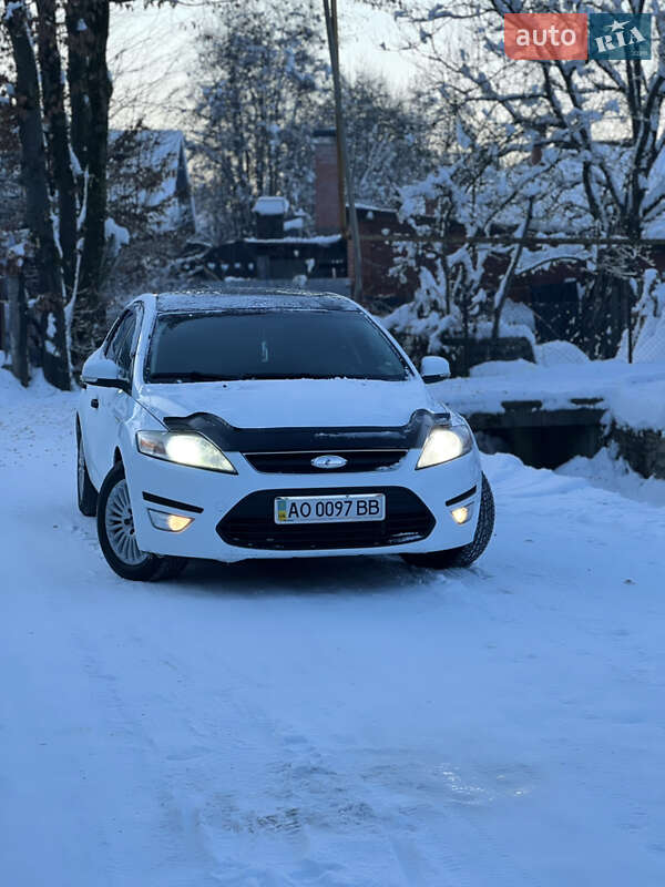 Седан Ford Mondeo 2011 в Хусте