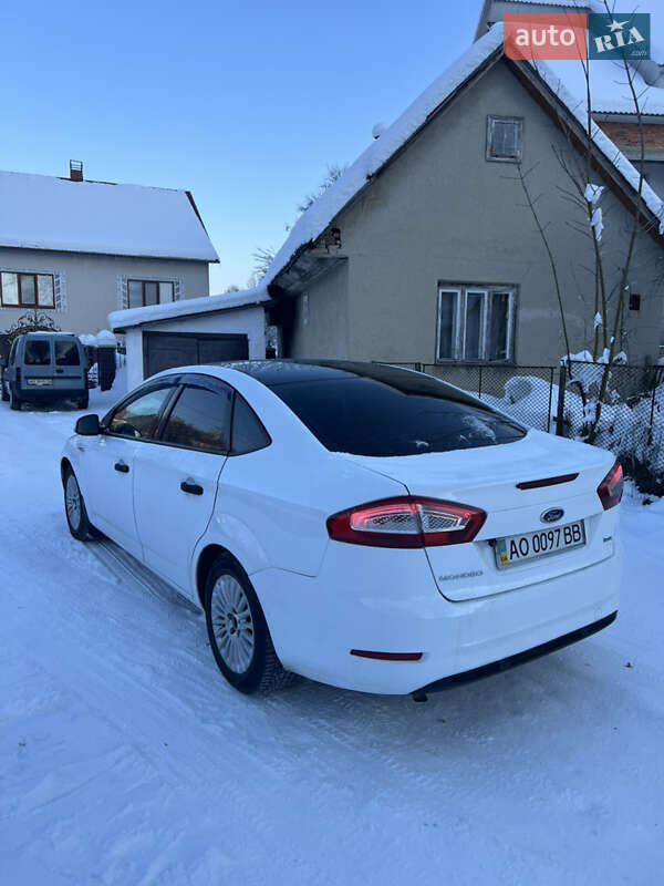 Седан Ford Mondeo 2011 в Хусте