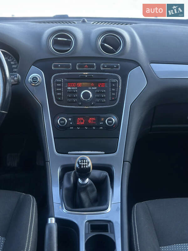 Седан Ford Mondeo 2011 в Ивано-Франковске