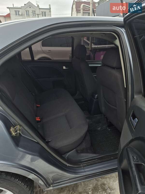 Лифтбек Ford Mondeo 2004 в Староконстантинове