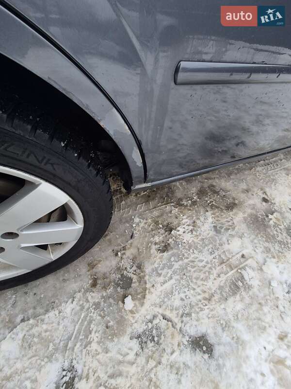 Лифтбек Ford Mondeo 2004 в Староконстантинове