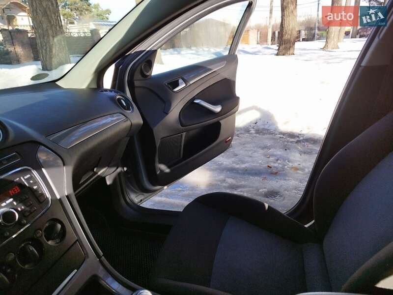 Седан Ford Mondeo 2013 в Житомире