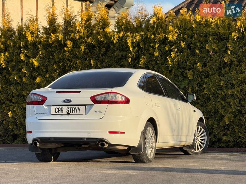 Седан Ford Mondeo 2012 в Стрию