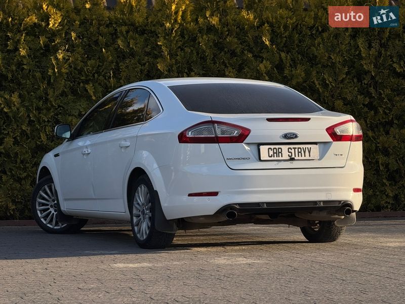 Седан Ford Mondeo 2012 в Стрию