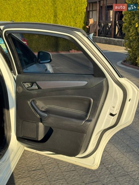 Седан Ford Mondeo 2012 в Стрию