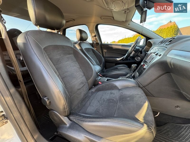 Седан Ford Mondeo 2012 в Стрию