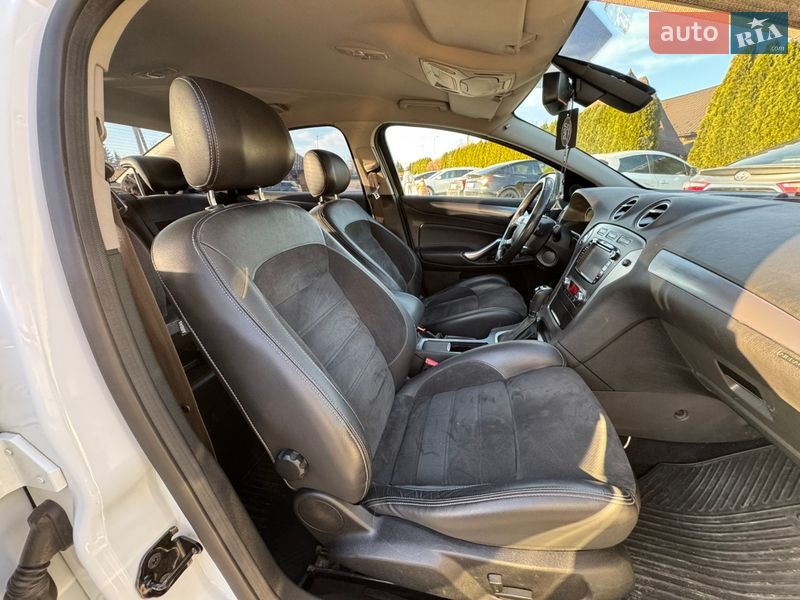 Седан Ford Mondeo 2012 в Стрию