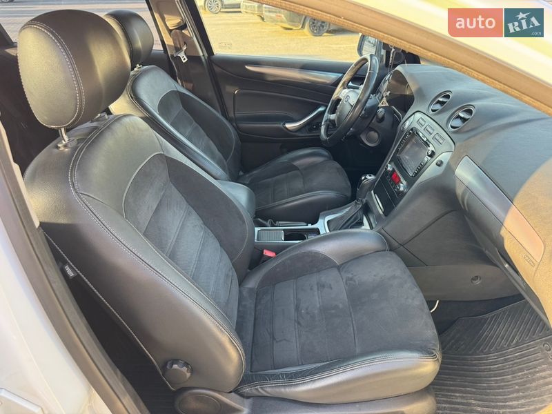 Седан Ford Mondeo 2012 в Стрию