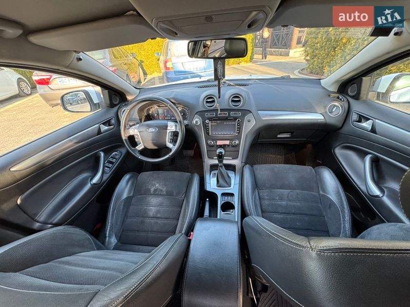 Седан Ford Mondeo 2012 в Стрию