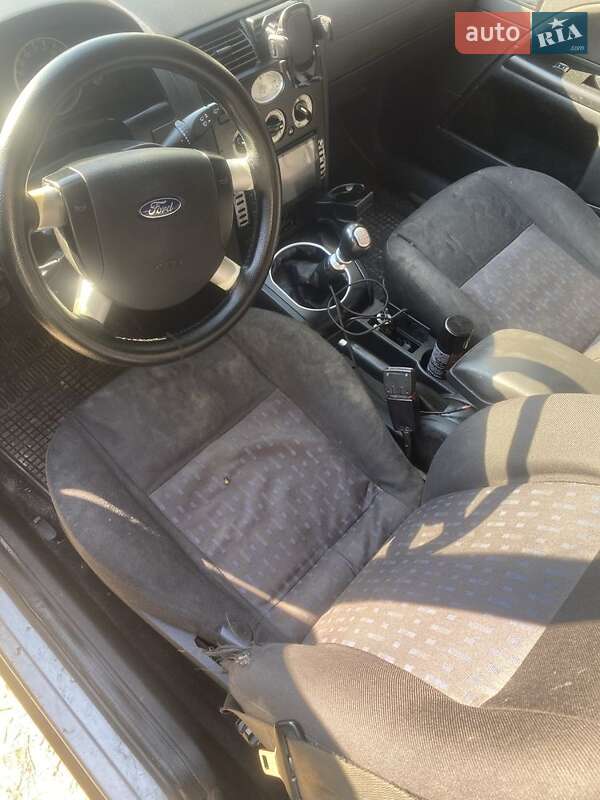 Универсал Ford Mondeo 2002 в Дубровице