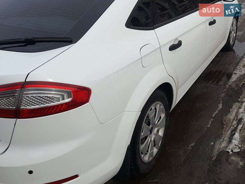 Седан Ford Mondeo 2013 в Новых Санжарах