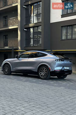 Позашляховик / Кросовер Ford Mustang Mach-E 2022 в 
