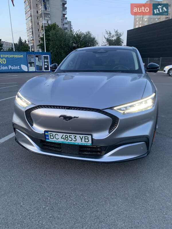Позашляховик / Кросовер Ford Mustang Mach-E 2021 в 