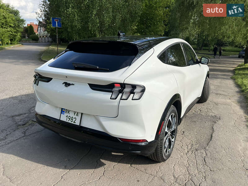 Позашляховик / Кросовер Ford Mustang Mach-E 2023 в Рівному