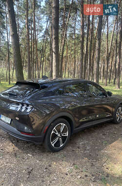 Позашляховик / Кросовер Ford Mustang Mach-E 2022 в 