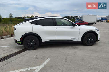 Позашляховик / Кросовер Ford Mustang Mach-E 2021 в 