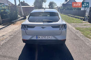 Позашляховик / Кросовер Ford Mustang Mach-E 2021 в 