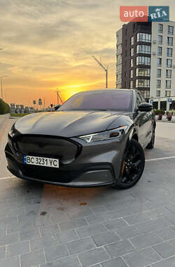 Позашляховик / Кросовер Ford Mustang Mach-E 2023 в 
