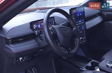 Позашляховик / Кросовер Ford Mustang Mach-E 2021 в 