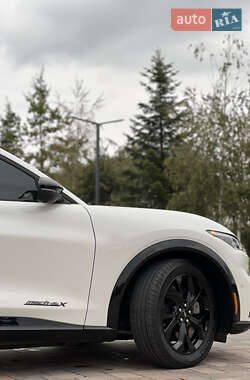 Позашляховик / Кросовер Ford Mustang Mach-E 2023 в 
