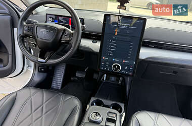Позашляховик / Кросовер Ford Mustang Mach-E 2022 в 