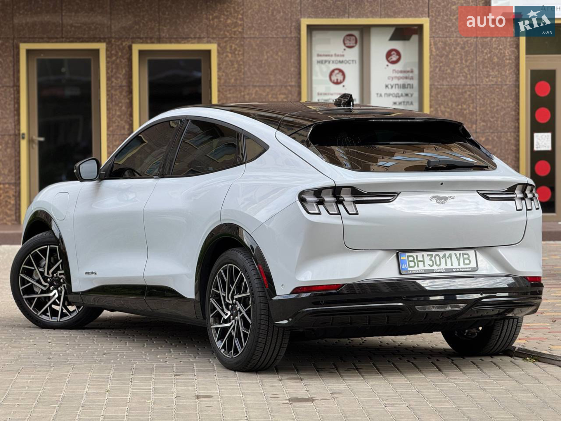 2022 Ford Mustang Mach-E - мініатюра 11