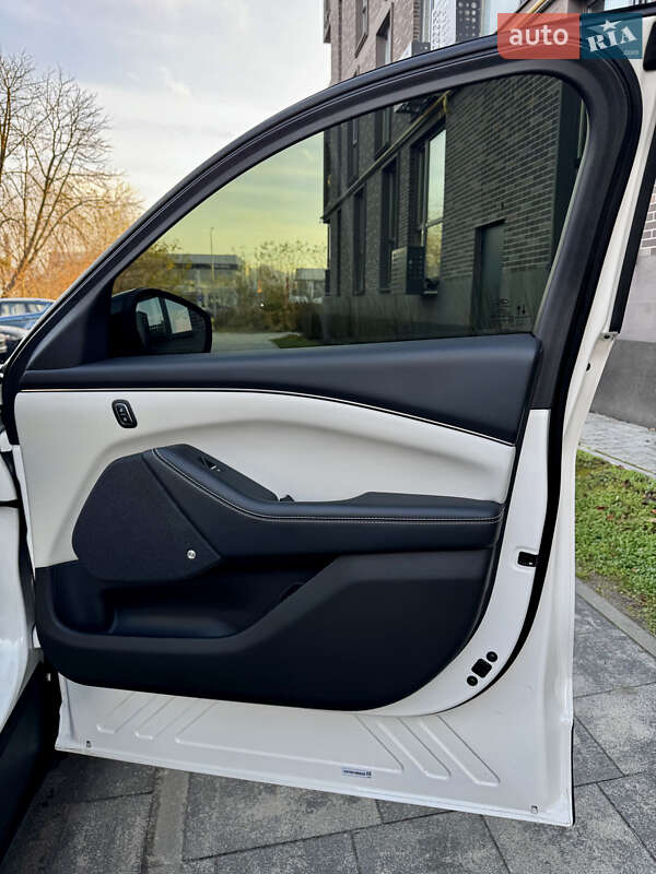 Внедорожник / Кроссовер Ford Mustang Mach-E 2022 в Львове фото 35 Внедорожник / Кроссовер Ford Mustang Mach-E 2022 в Львове