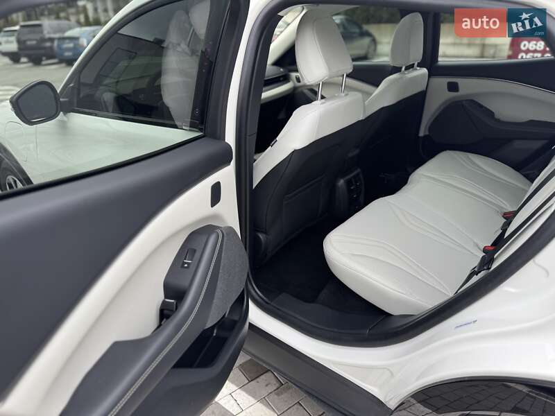 Позашляховик / Кросовер Ford Mustang Mach-E 2023 в Рівному