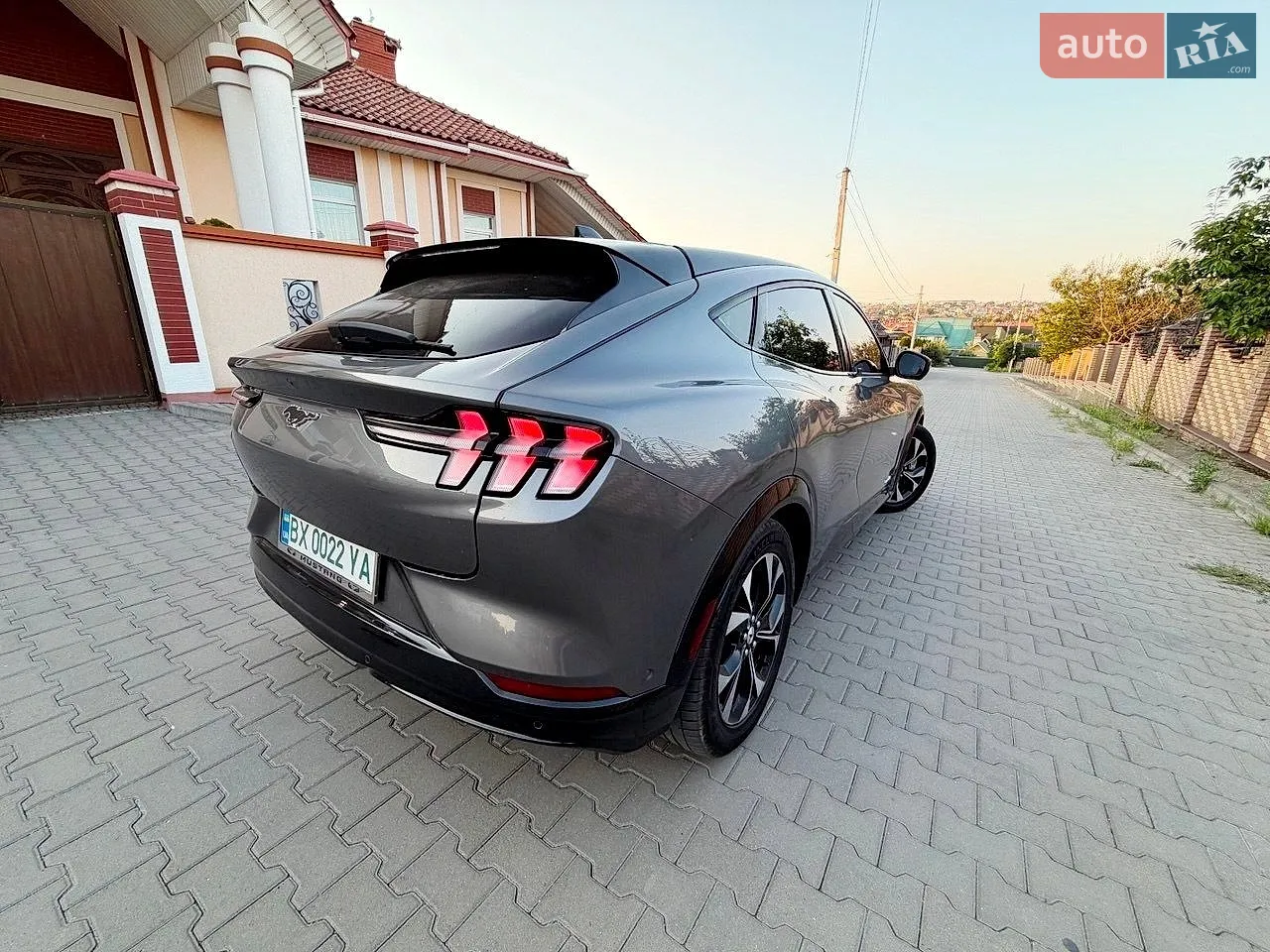 2020 Ford Mustang Mach-E - мініатюра 3
