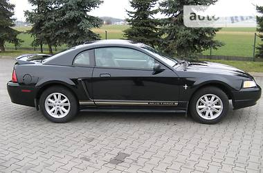 Купе Ford Mustang 2000 в 