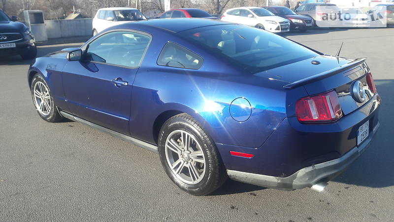 Купе Ford Mustang 2011 в Києві