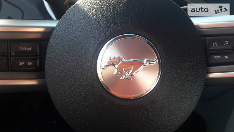 Купе Ford Mustang 2011 в Києві