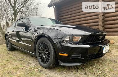 Купе Ford Mustang 2011 в Киеве