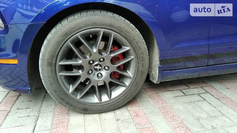 Купе Ford Mustang 2012 в Кропивницком