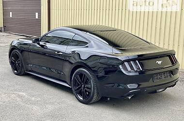Купе Ford Mustang 2017 в 