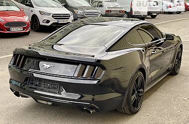 Купе Ford Mustang 2017 в 