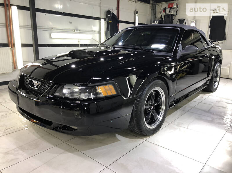 Кабриолет Ford Mustang 2002 в 
