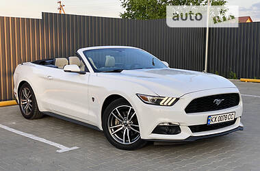 Кабриолет Ford Mustang 2017 в 