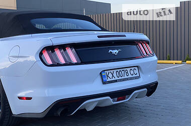Кабриолет Ford Mustang 2017 в 