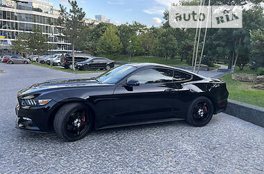 Купе Ford Mustang 2015 в 