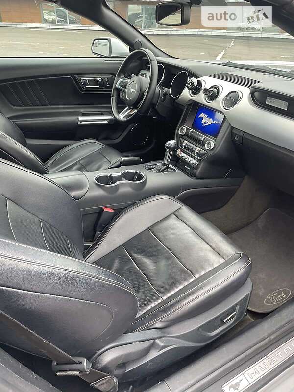 Кабриолет Ford Mustang 2016 в Киеве