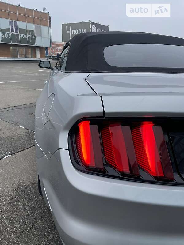 Кабриолет Ford Mustang 2016 в Киеве