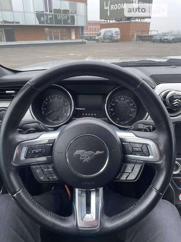Кабриолет Ford Mustang 2016 в Киеве