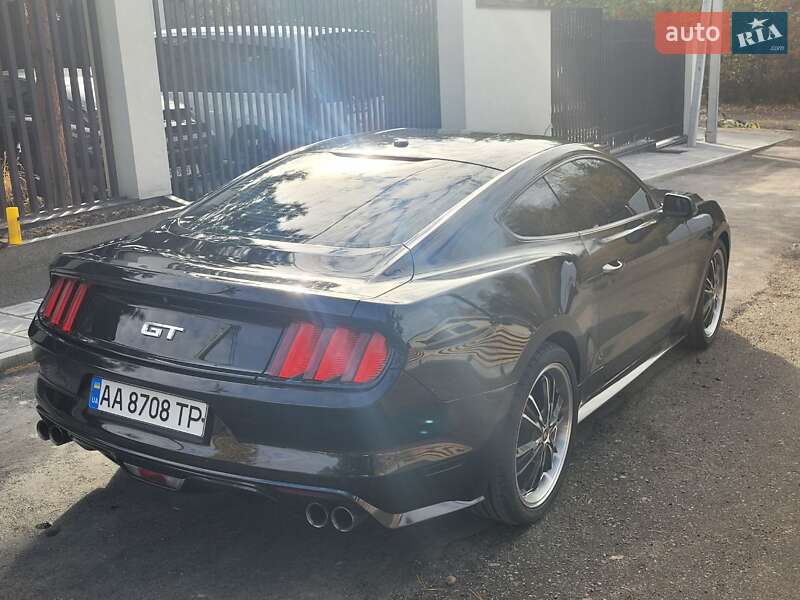 Купе Ford Mustang 2015 в Києві