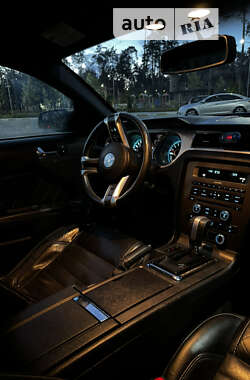 Купе Ford Mustang 2013 в Бучі