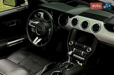 Кабриолет Ford Mustang 2016 в 