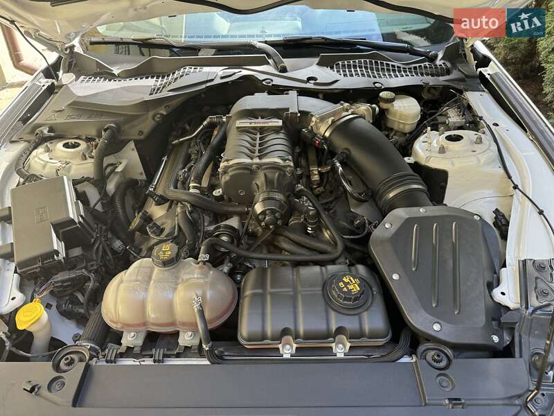 Купе Ford Mustang 2016 в Києві